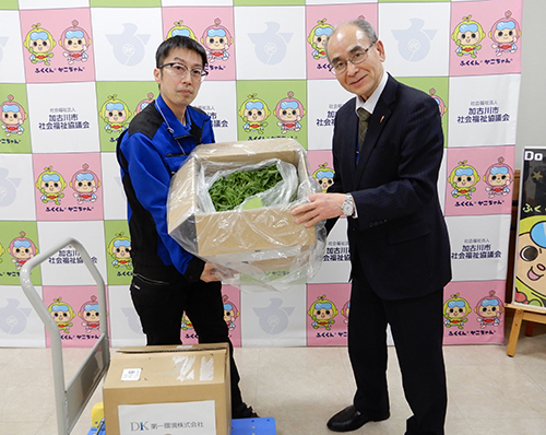 第一環境㈱加古川事務所様より“水菜、サニーレタス”をご提供いただきました。